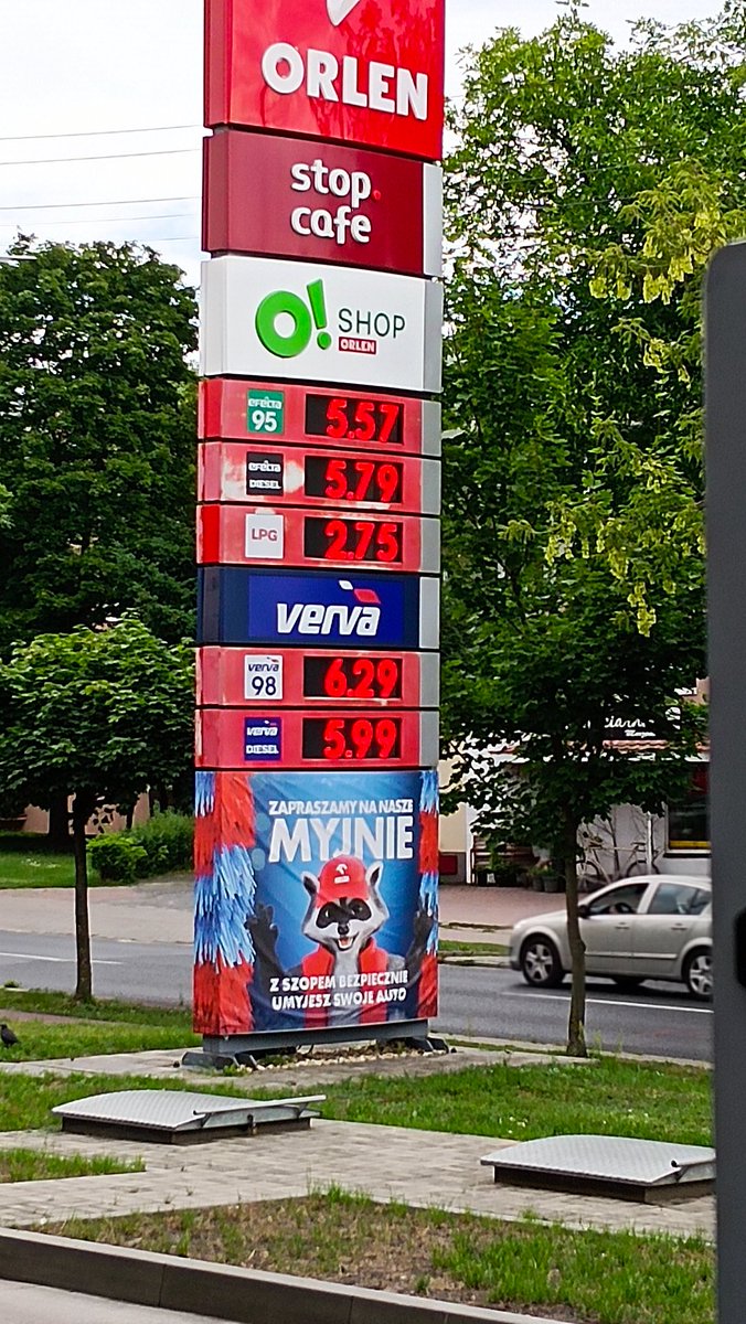 Adam_AS_2's tweet image. Ceny z dziś. I to nie jest najniższa cena u mnie w mieście, a do granicy zachodniej mam kawał drogi.