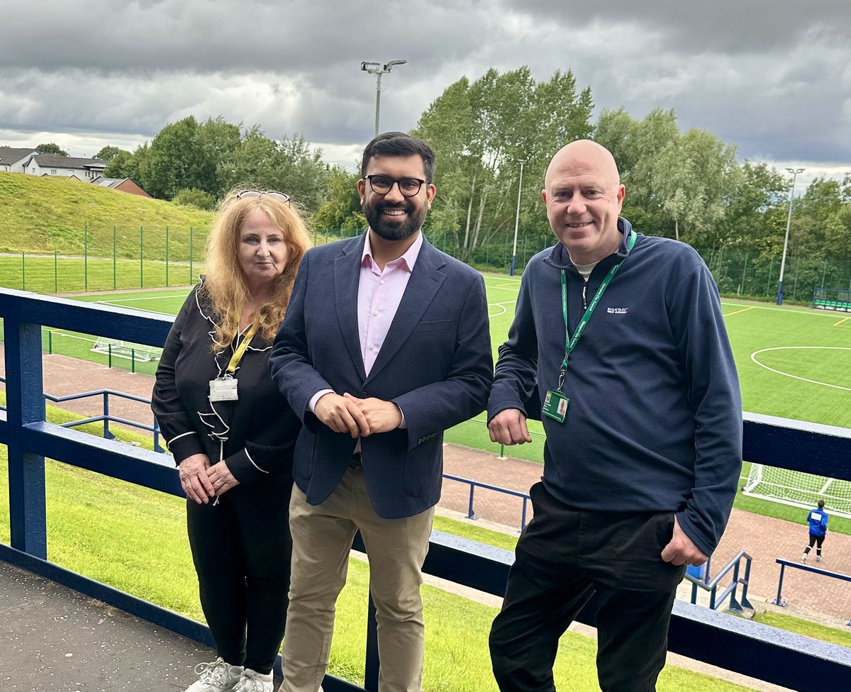 Great to spend the day visiting Holiday Food &amp; Activity Programmes in Netherholm and Castlemilk with local councillors <a href="/Paul4Linn/">Bailie Paul McCabe</a> and Margaret Morgan. 

It was also good to stop by <a href="/CmilkComFoot/">Castlemilk Community Football Trust</a>!