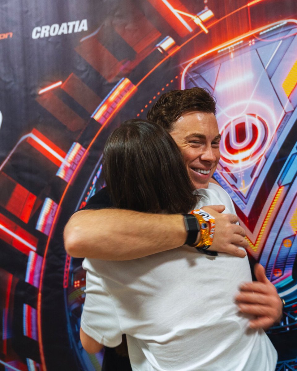 UltraEurope's tweet image. Fan love hits different. #MeetAndGreet2025 ❤️‍🔥