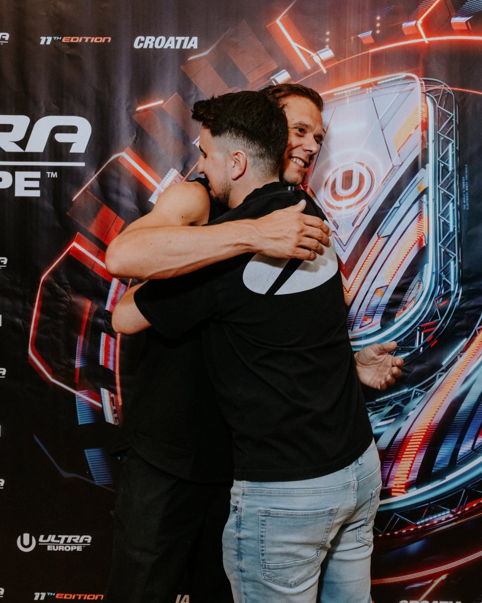 UltraEurope's tweet image. Fan love hits different. #MeetAndGreet2025 ❤️‍🔥