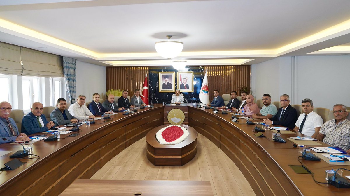 Valimiz Birol Ekici'nin başkanlığında, Şırnak İl İstihdam ve Mesleki Eğitim Kurulları 2025 Yılı 3. Olağan Toplantımızı gerçekleştirdik. 
Toplantımızın hayırlara vesile olmasını diliyorum.