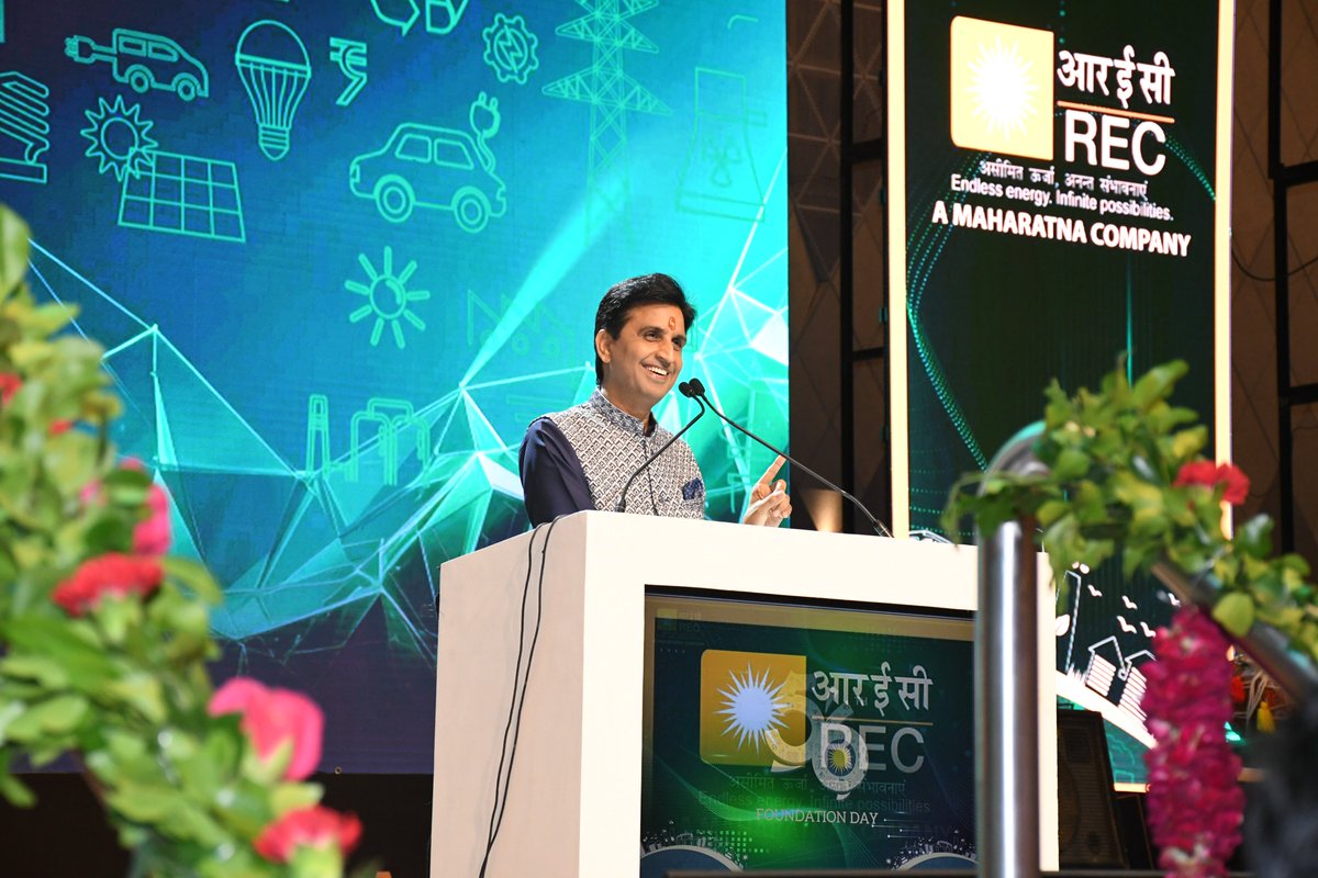 RECLindia's tweet image. REC recognises that our employees are our foundation for our enduring success and leadership position in the industry!
As we celebrate 56 years of this glorious journey, a special motivational talk by renowned poet and speaker Sh. Kumar Vishwas was organised today as part of our…