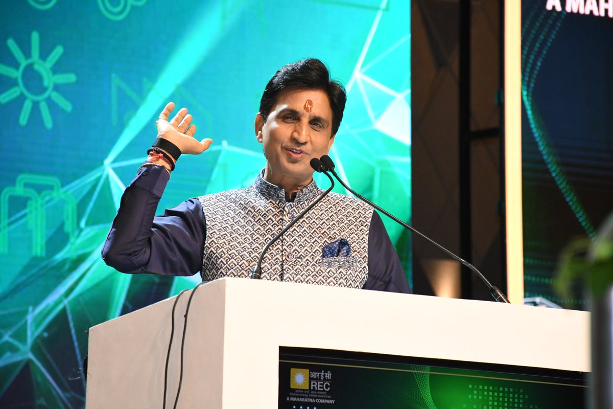 RECLindia's tweet image. REC recognises that our employees are our foundation for our enduring success and leadership position in the industry!
As we celebrate 56 years of this glorious journey, a special motivational talk by renowned poet and speaker Sh. Kumar Vishwas was organised today as part of our…
