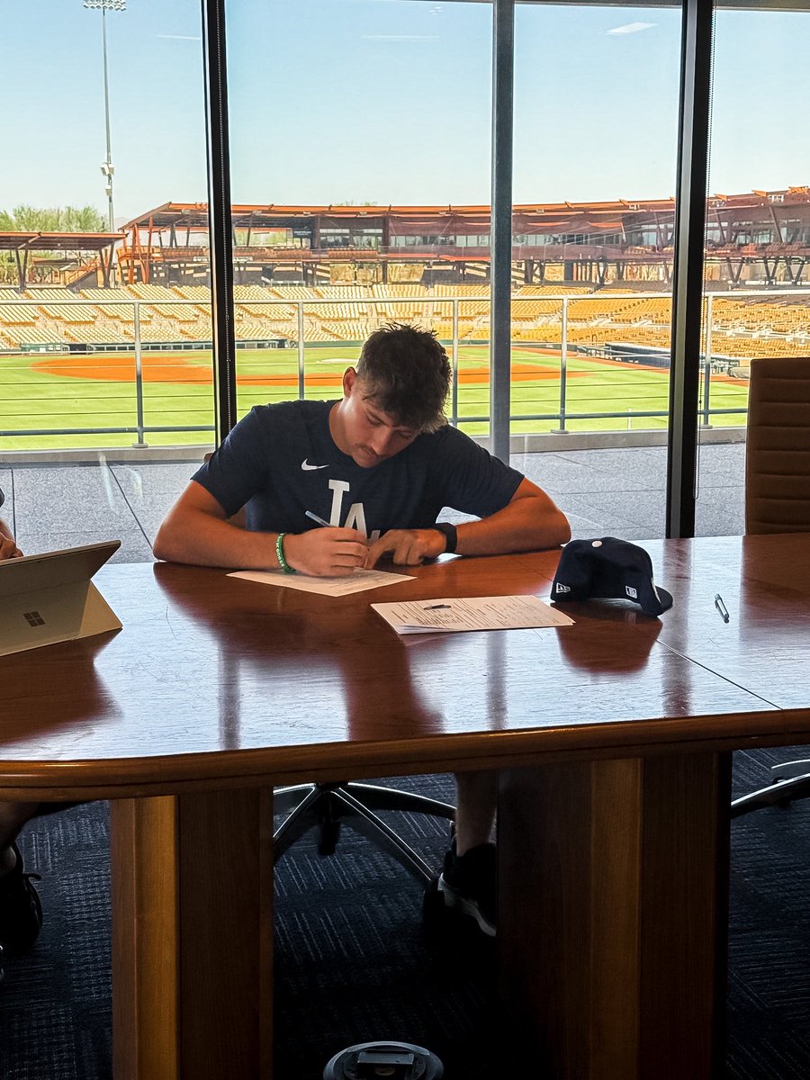 UCBarstool's tweet image. Former Bearcat and 3rd round MLB pick Landyn Vidourek officially signs contact with the LA Dodgers
