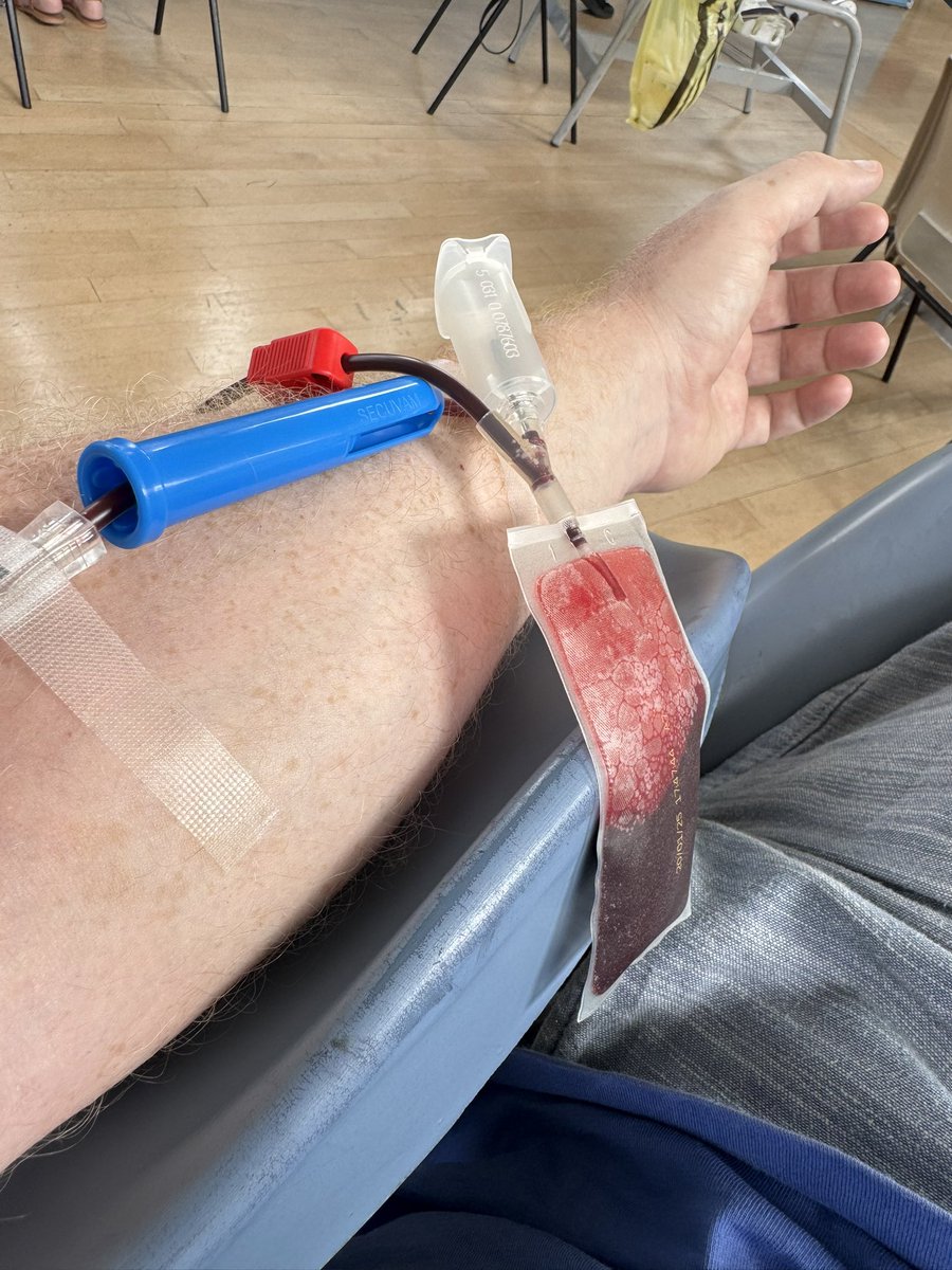 WalshyTravels's tweet photo. When I @GiveBloodNHS today I thought about Mike & how blood donations gave him extra precious time with his beautiful family. #PintForMike https://t.co/5htamcWN1D