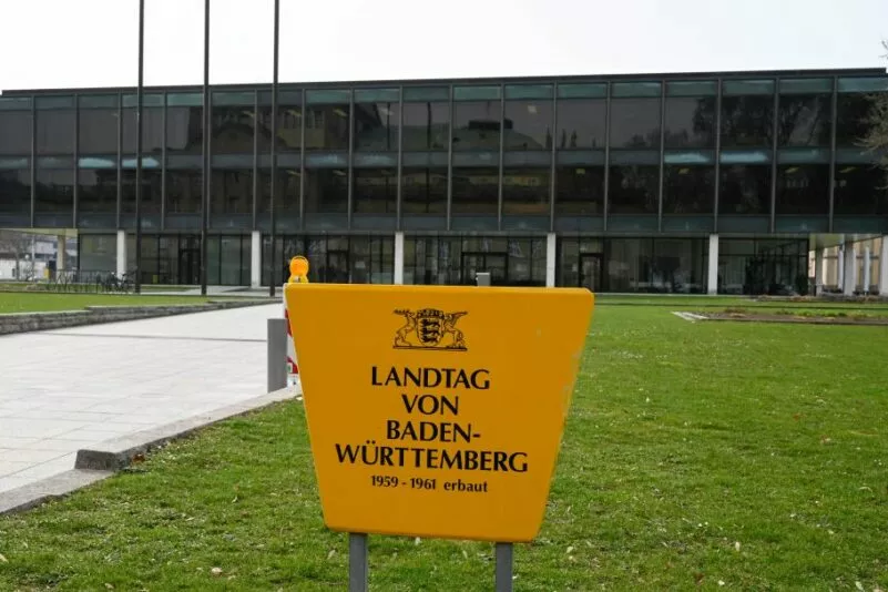 DirtyHarry_tv's tweet image. BW: SPD-Landtagsvize tritt nach Hakenkreuz-Eklat zurück
Der Landtagsvizepräsident in Baden-Württemberg, Daniel Born (SPD), ist wegen des Eklats um ein Hakenkreuz auf einem Stimmzettel von seinem Amt zurückgetreten.
Born übernahm die Verantwortung dafür und erklärte am Freitag…