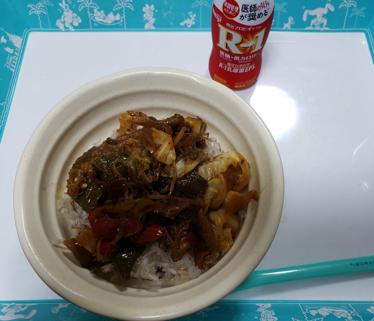nanann_0107's tweet image. 昨日と今日の　#絵描きのご飯

昨日は神楽坂祭りに行ってきました
去年食べて美味しかったカレーパン！また食べました✨
お店行けばいいんだけどね
お祭りは明日までだよ😃