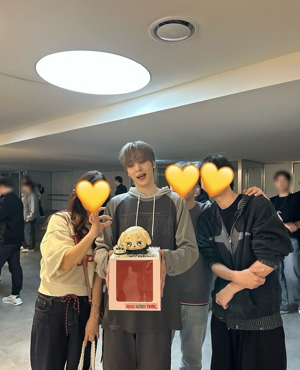 yunho_loverrr's tweet image. 어머니 아버지보다 훨씬 쪼꼬맣던 윤호가 이렇게 쑥쑥 잘 컷어