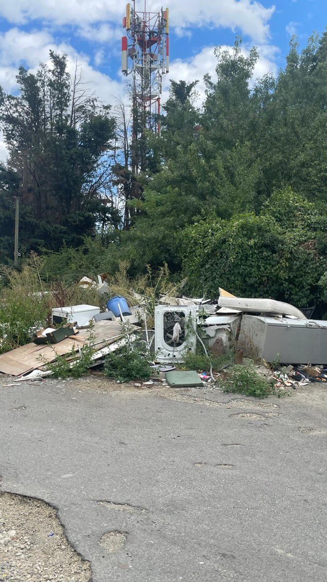 La Flambère : fin du campement illégal.
Il y a qqes mois, de soirée avec la Police Municipale, les 👮‍♂️ avaient mis fin à un brûlage de pneus; les enfants respiraient ls fumées toxiques...
Grâce à l’action déterminée de la Mairie, la tranquillité est rétablie, le site est sécurisé