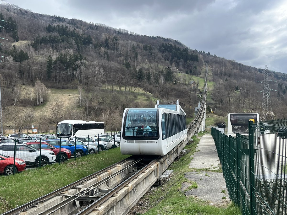 funimag's tweet image. Aujourd'hui sur le #TDF2025 évidemment l'incontournable funiculaire Bourg-St Maurice - Les Arcs 🇫🇷 🚞 🚴 ️
#funiculaire #funicular #BourgSaintMaurice #LesArcs #Savoie #cablecar #cyclism #LesRP