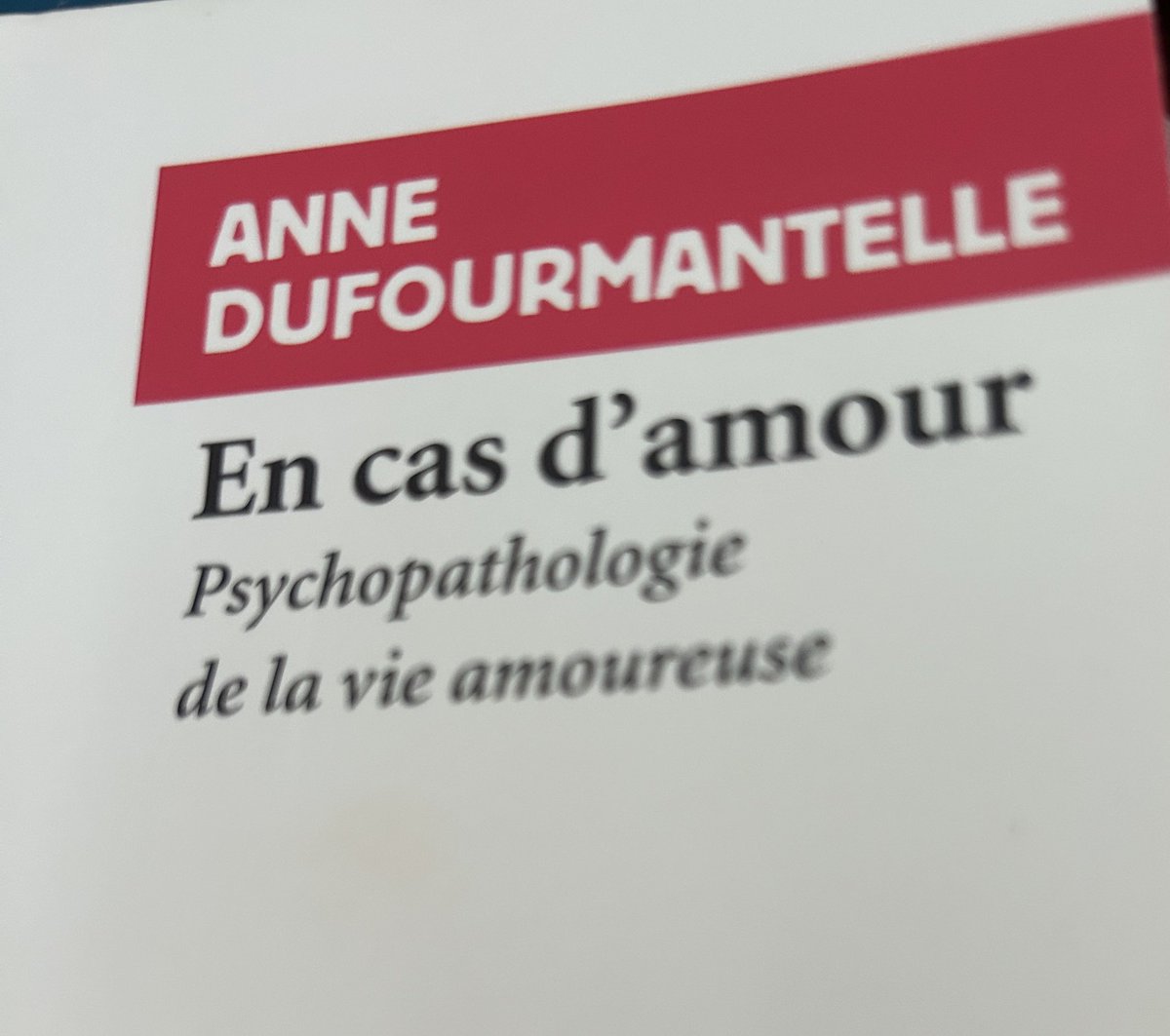 DanniSr8's tweet image. 🌿La rencontre est un événement philosophique. Un éblouissement. Il est difficile de parler d’une expérience vécue car elle est encore vive, les mots seront toujours inadéquats à traduire cette qualité de présence à l’autre, d’excitation intellectuelle, de fièvre d’écrire…