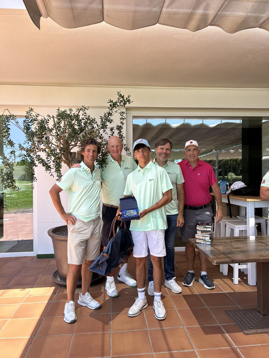 SanctiFnx's tweet photo. Estos han sido nuestros ganadores del segundo torneo:

Por scratch:
🥇Max Ricart
🥈Cosme Lavín Delgado 
🥉Valeria Esteban Rodríguez 

¡¡Enhorabuena!!
#elveranodesuvida https://t.co/xKG1jbxhk8