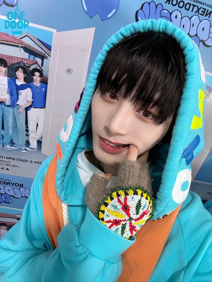 kkamneko's tweet image. 태댜니정말투명하고귀엽다
투스잼이나 그릴즈 하면 제일 신나가지고 항상 
티타임포즈함....ㅜㅜ 커헠ㅋㅋㅋㅋㅋㅋ