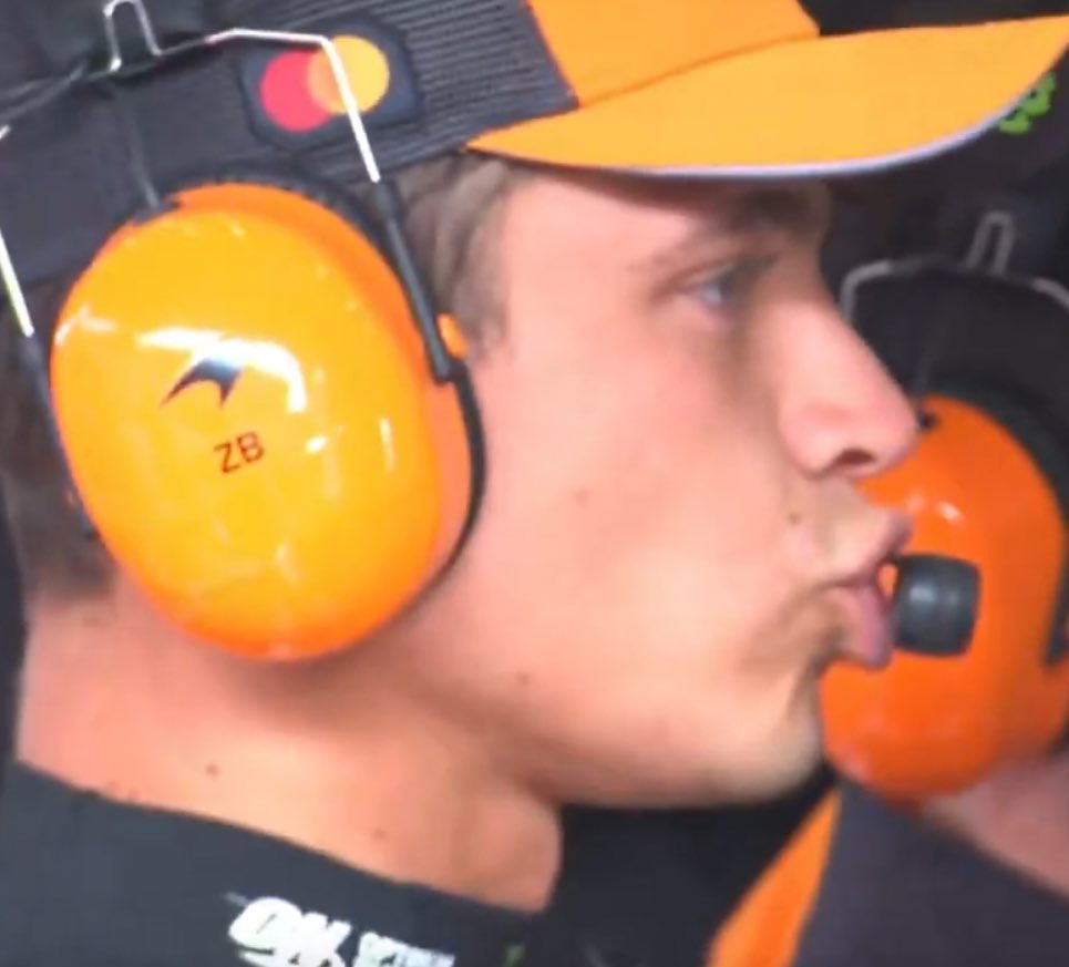 lnfourss's tweet photo. these spot the difference games are getting real hard https://t.co/NFylTrhLsR