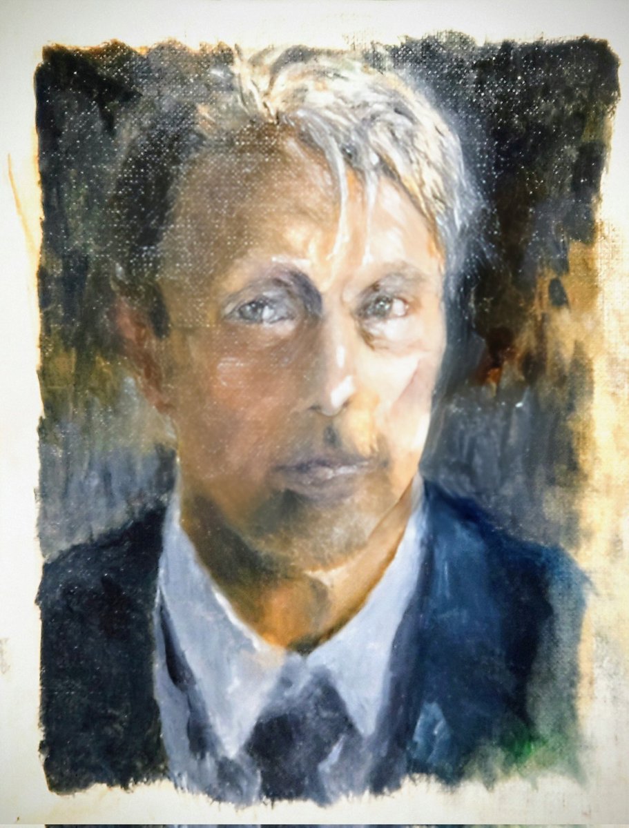 画布にマッツ・ミケルセン描いてみました！
あまり似せられませんでした^^;
 #油絵   #肖像画  #ポートレート  #マッツ・ミケルセン