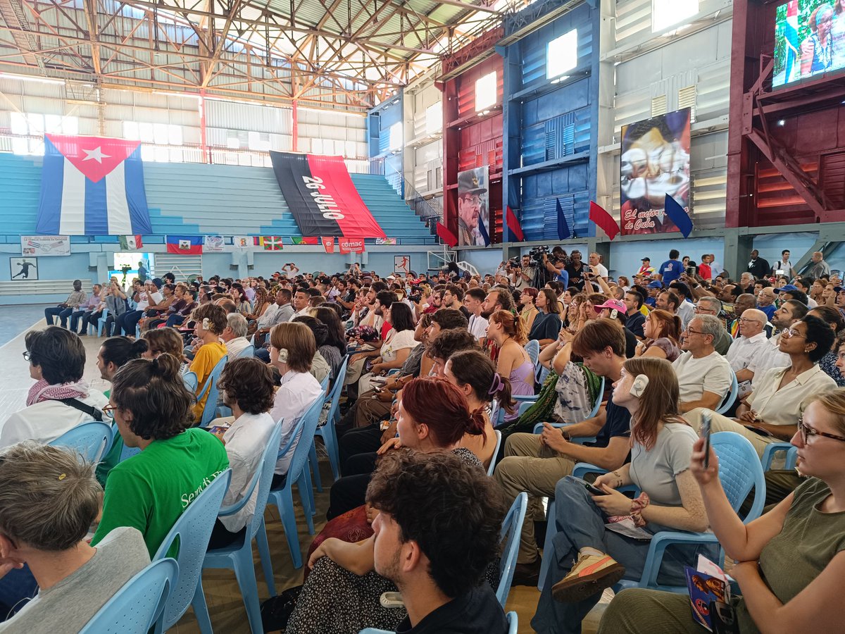Con las notas de nuestro himno y el emotivo video "Ecos de Bandera", damos inicio al Encuentro Internacional de Solidaridad con Cuba, liderado por nuestro Presidente <a href="/DiazCanelB/">Miguel Díaz-Canel Bermúdez</a>. ¡Cuba no está sola! #ICAPCuba #LaLuchaNoHaCesado #SolidaridadConCuba