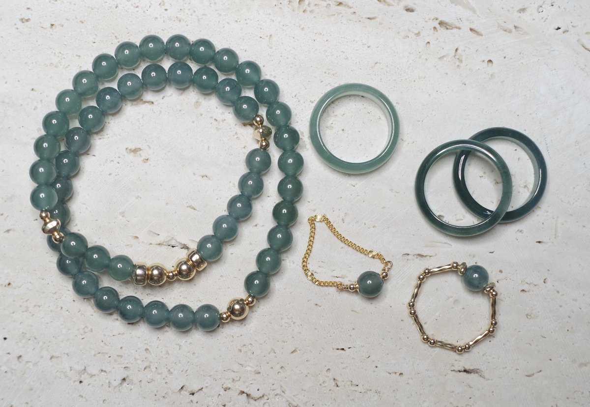 제 몫으로 빼둔 구슬로 이것저것 만들기 이제 이 비취는 제 겁니다 제 마음대로 할 수 있는 겁니다 후후...