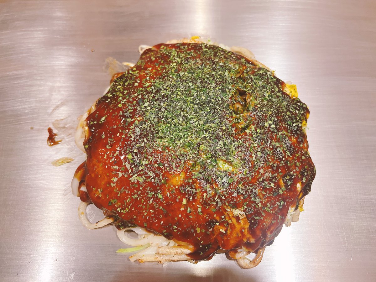ShunToki_15's tweet image. 本日の宿!
この系列ウェルカムフードあるしマッサージ機あるし最高やん!
チェックインの時間制限だけウィークポイントやけどw
そして晩飯は折角広島来たから近くのお好み焼き屋😁