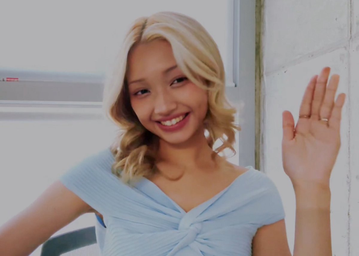 gehleecontent's tweet image. Princess pose                                     Chad pose