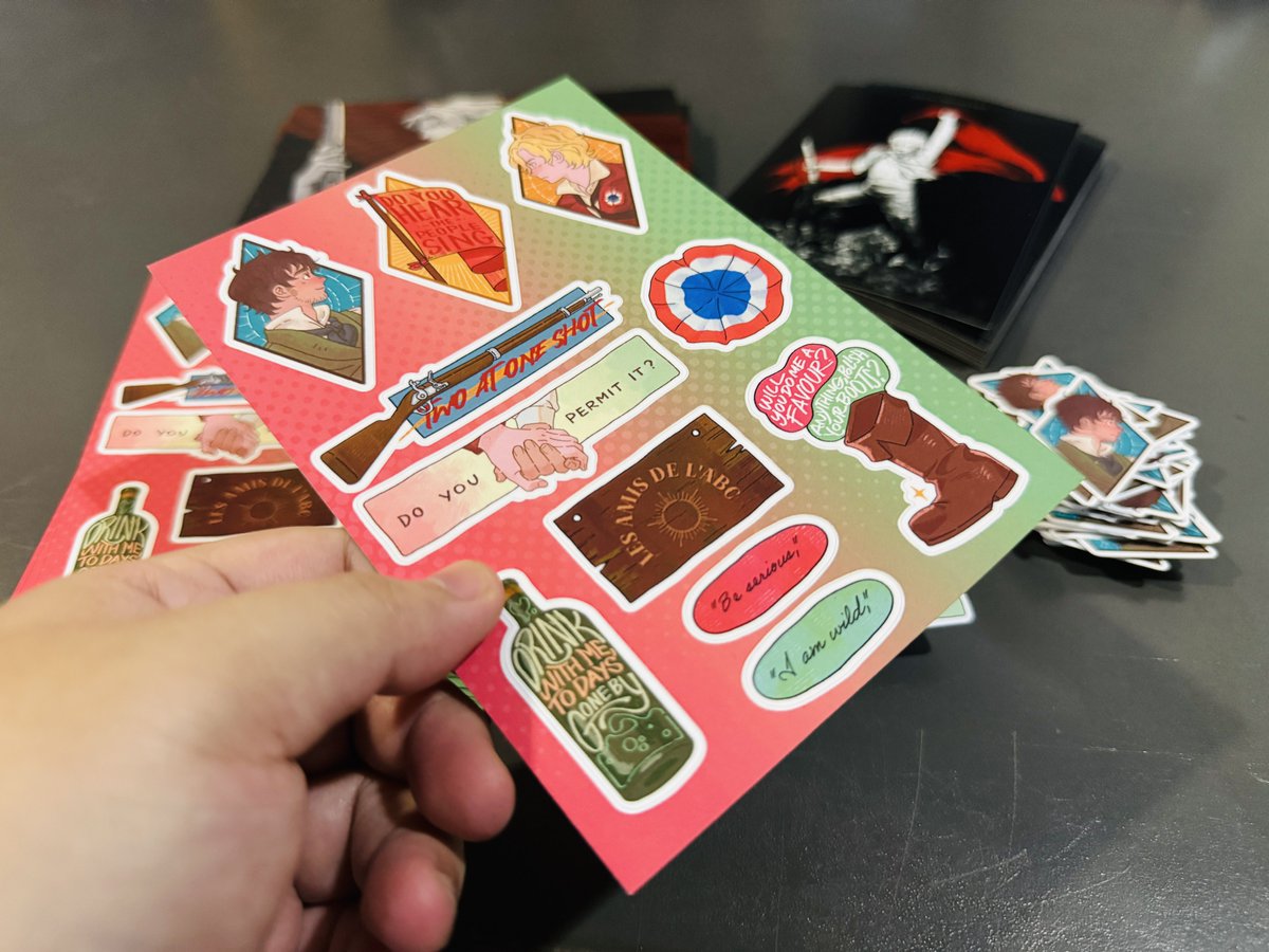 t00_Far's tweet image. รวมภาพ goods ที่จะขายงาน #CurtainCall_TH พรุ่งนี้ สติกเกอร์มันเทกซ์เจอร์ละมุนนิ้วมากเลยพี่ๆ 🥺 ขอเชิญมาร่วมสดุดีตำนานสมเด็จพระอองฌอลราส์ทรงยิงพระแสงปืนต้นข้ามแม่น้ำแซนได้ ณ B11-12 Burn The Night พระเจ้าค่า 🙏