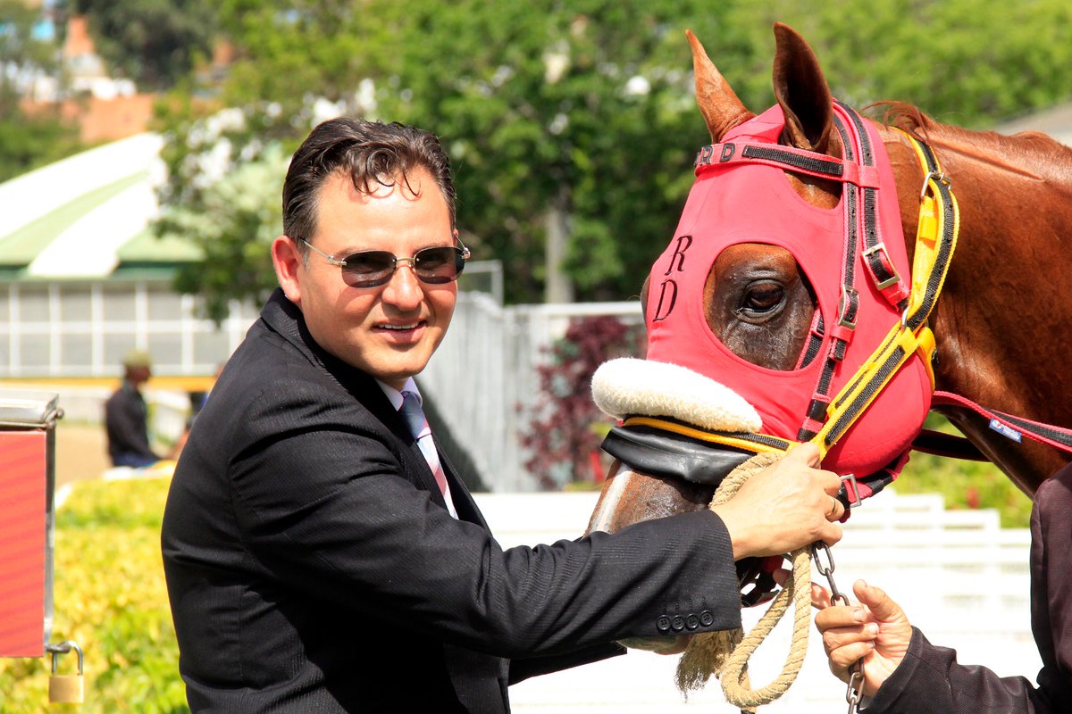 🎂🎈FELICIDADES EN SU DÍA 🎂🎈

Hoy está de cumpleaños el destacado entrenador Riccardo D’Angelo y desde Gaceta Hípica le deseamos mucha abundancia y prosperidad en todos los ámbitos de su vida. 🎉🥳🥳 

Feliz cumpleaños <a href="/rickydangelo13/">Riccardo D'Angelo</a> 🎉🎈 

#Hipismo #Meridiano #GacetaHipica