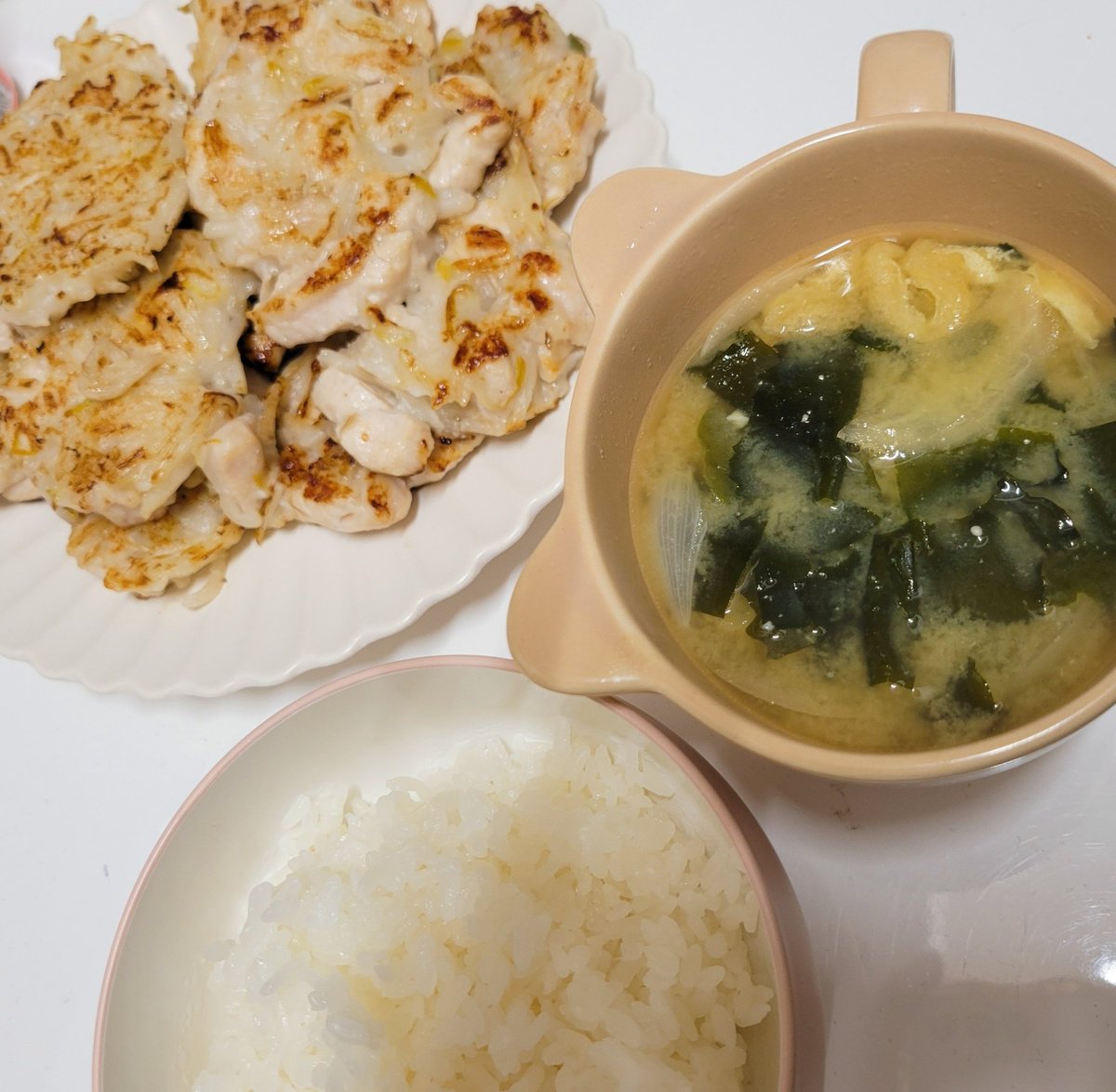 uparupamaru's tweet image. 彼氏のままが味噌汁
作ってくれた\( *´꒳`*)/わーい
そして最近共有カレンダーの
アプリを入れてみたら使ってくれてて
めっちゃかわいいし子供たち
大事にしてくれててうれちい( ᷄ᾥ ᷅ ︎🫶)