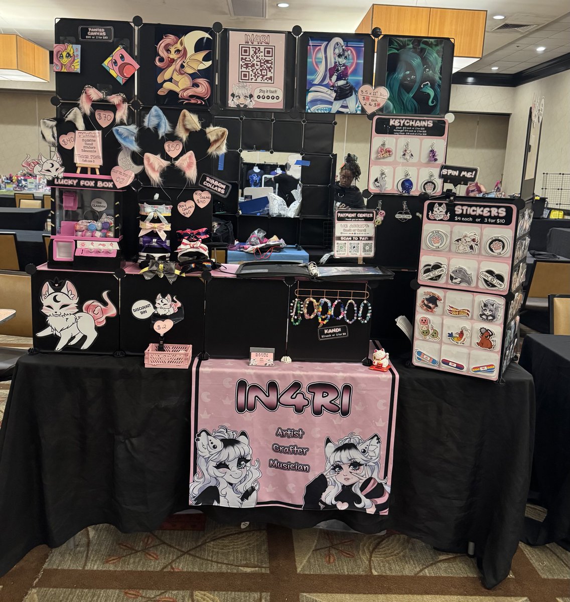 IN4RI_'s tweet image. Come find me in the vendor hall at @TrotCon !
Come play my crane game :3