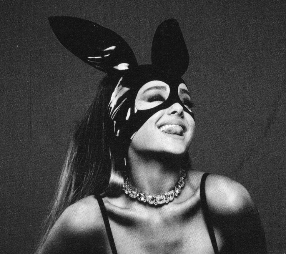 agchartd's tweet image. Ariana Grande's and Nicki Minaj's "Side to Side" has been certified 3X Platinum in the UK, due to selling over 1.8 million units in the region.
— This is Ariana's 7th song of all time to achieve that milestone.