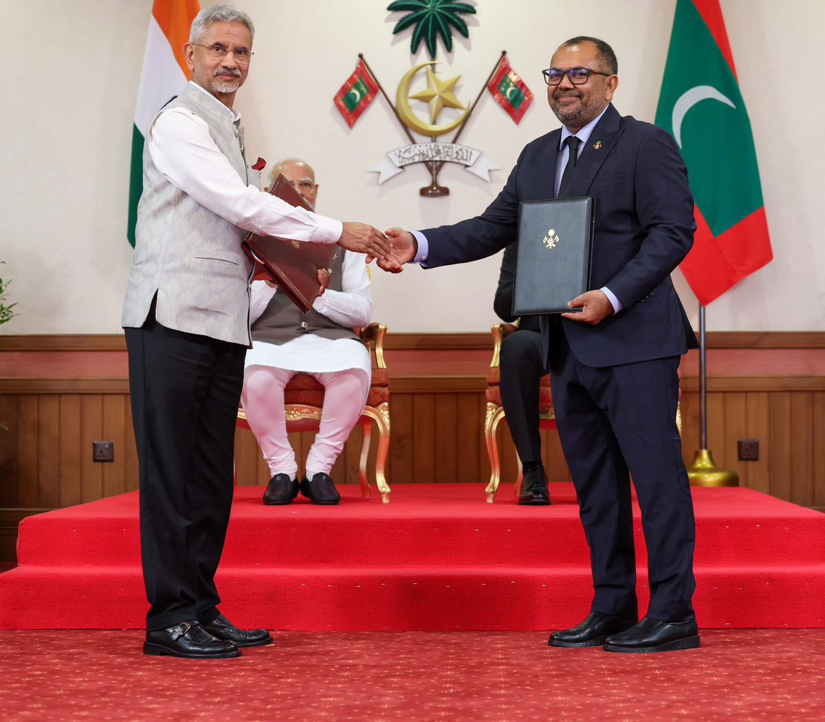Dr. S. Jaishankar (@drsjaishankar) on Twitter photo Delighted to exchange eight Agreements related to Line of Credit, debt repayment, FTA, fisheries & aquaculture, digital transformation, pharmacopoeia and UPI in the presence of PM <a href="/narendramodi/">Narendra Modi</a> and President <a href="/MMuizzu/">Dr Mohamed Muizzu</a> today in Male.
๐ฎ๐ณ ๐ฒ๐ป Delighted to exchange eight Agreements related to Line of Credit, debt repayment, FTA, fisheries & aquaculture, digital transformation, pharmacopoeia and UPI in the presence of PM <a href="/narendramodi/">Narendra Modi</a> and President <a href="/MMuizzu/">Dr Mohamed Muizzu</a> today in Male.
๐ฎ๐ณ ๐ฒ๐ป