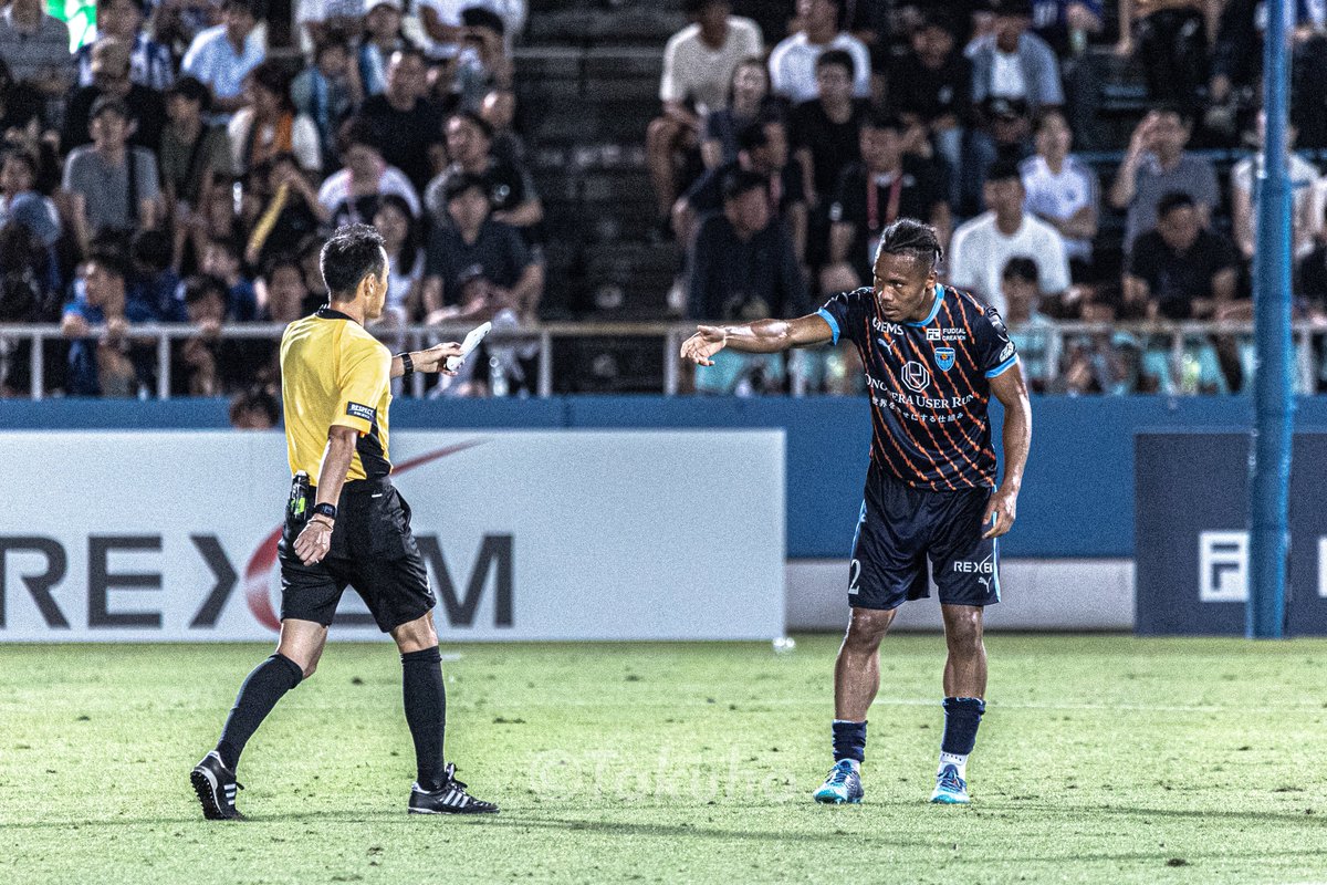 ta9ho_yokohama's tweet image. 脛当ての落とし物を間違えて届けた山田康太。
#yokohamafc