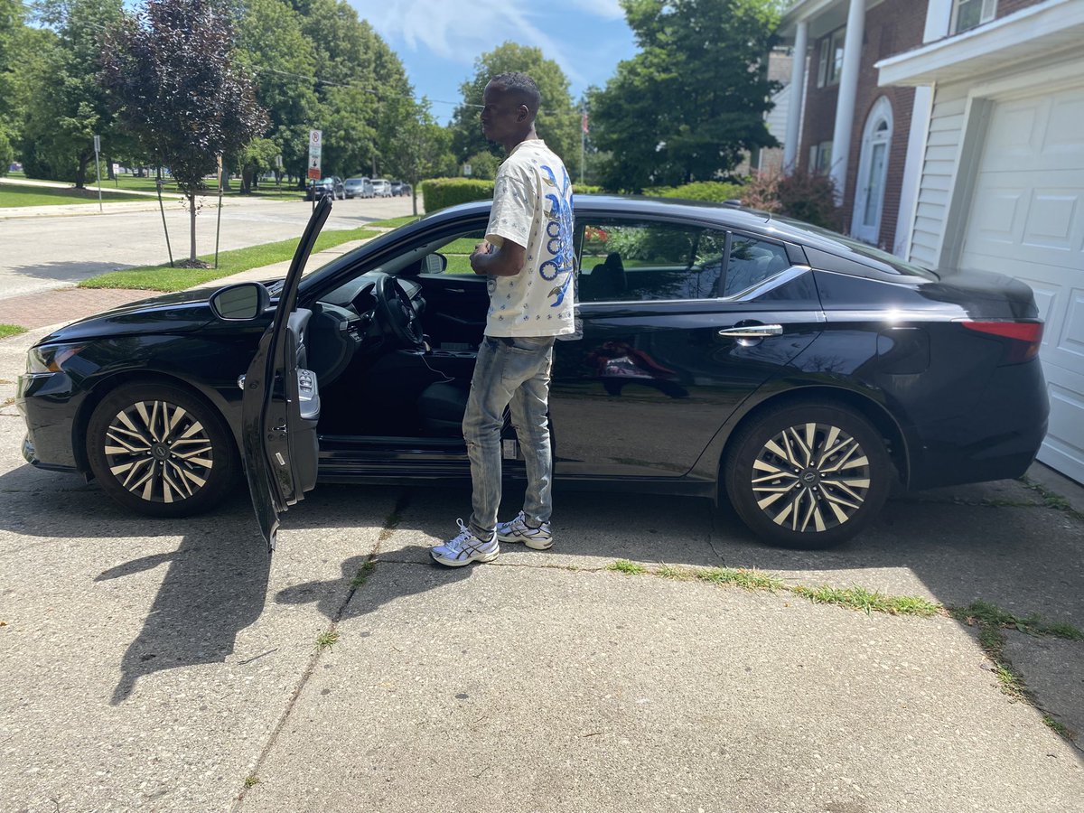 Slime_Whinner's tweet image. Wtf ima hate on you for nigga I been that nigga with a big bag from the streets 🦊