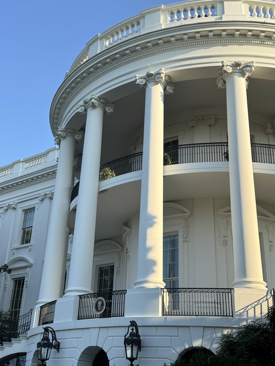 KR_Bledsoe's tweet photo. A beautiful day at the @WhiteHouse! 🇺🇸🗽🦅🔥

Cc @AFPhq https://t.co/Zo9TdfNIpy
