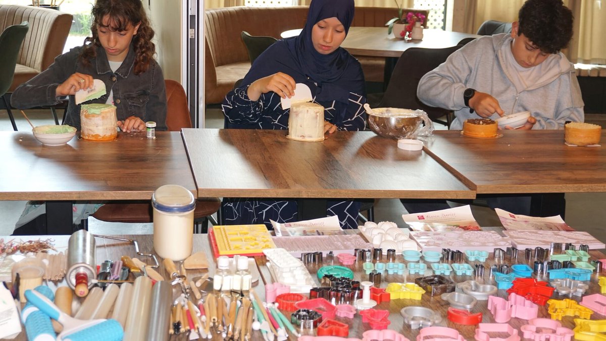 Taart versieren in Panorama in Veenendaal erg populair dlvr.it/TM6VSk