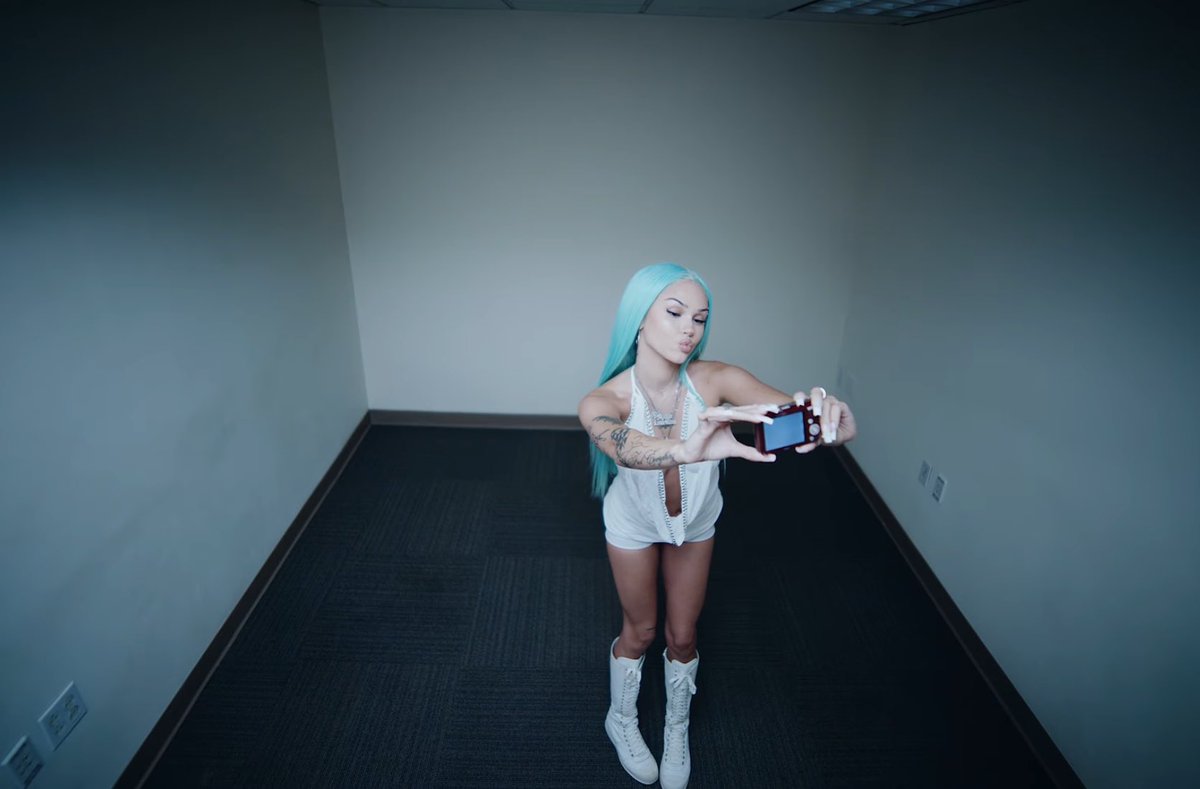 ARCHIVESLINDE's tweet image. one of the ones by maggie lindemann