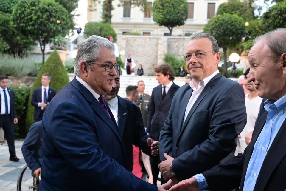 PunIntended20's tweet image. Ποσοτική συμμετοχή της Αριστεράς στην αποκατάσταση της Δημοκρατίας στην Ελλάδα, 0%
Zero!, Μηδέν! Zilch!
Δρέψιμο δαφνών, και προνομίων απο την Αριστερά 100%