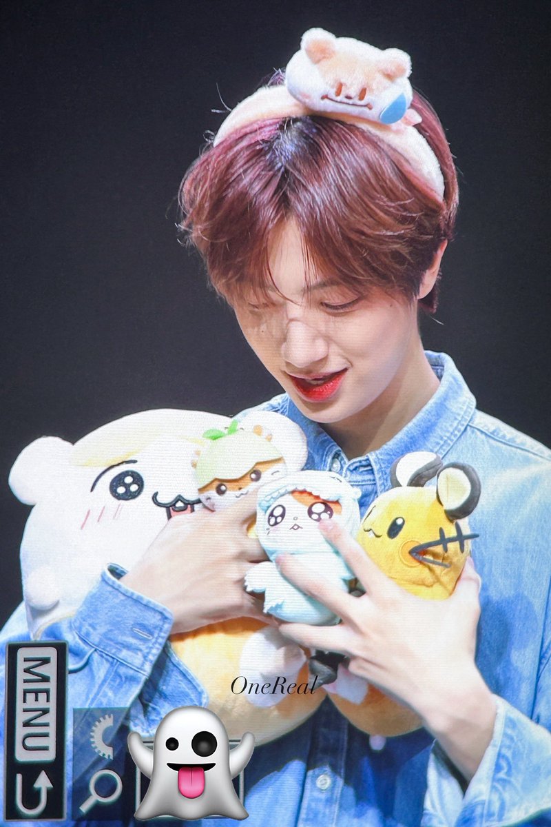 OneReal322's tweet photo. 250725 뮤브 #원진 프리뷰

인형 많아서 신났어ㅜㅜ🥹

#WONJIN #ウォンジン
#크래비티 #CRAVITY https://t.co/gwXQimcgWc