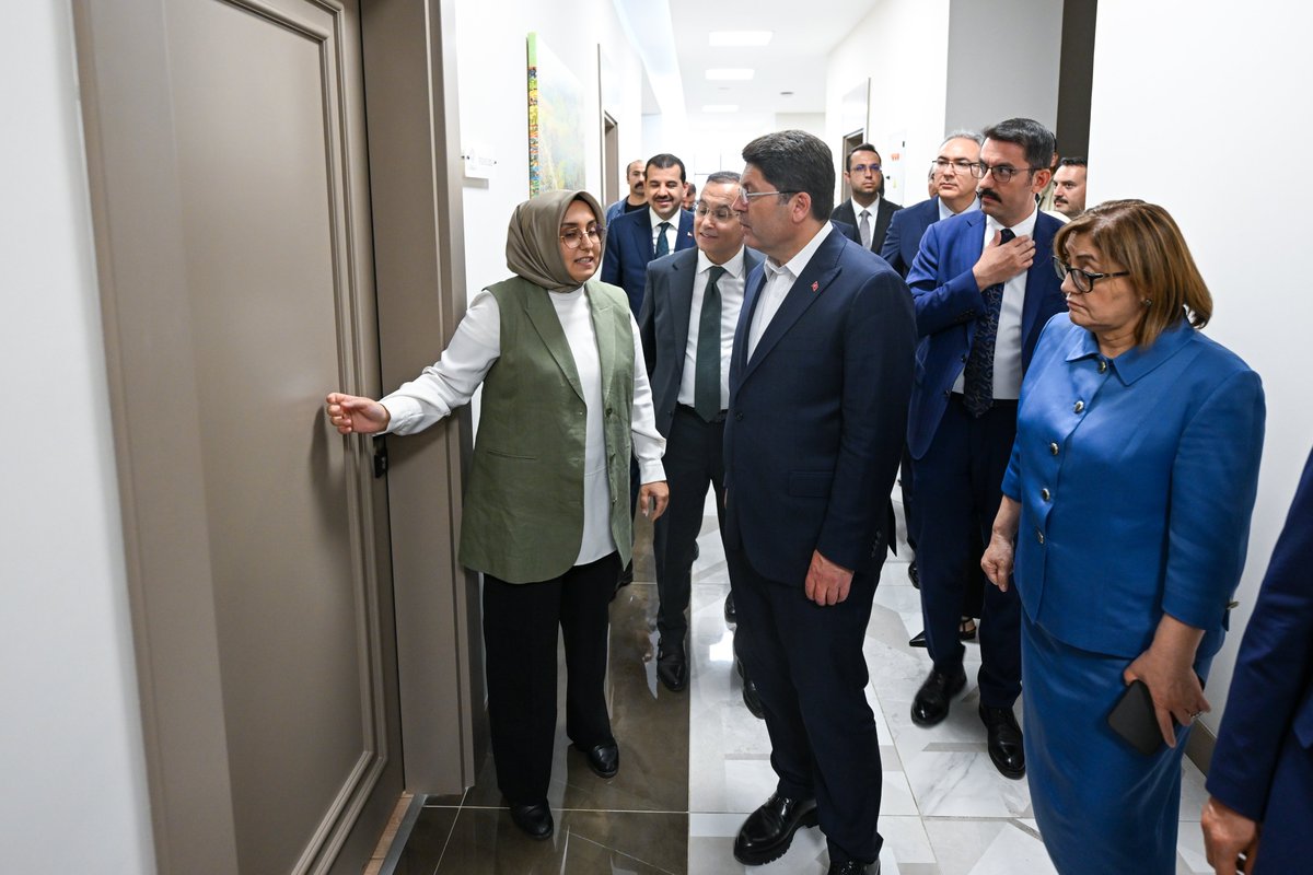 yilmaztunc's tweet image. Güçlü aile, güçlü toplum demektir.

Gaziantep Büyükşehir Belediyemiz tarafından hayata geçirilen Aile Akademisi kapsamında yürütülen eğitim ve danışmanlık hizmetlerini yerinde inceledik.

2025 Aile Yılı’nda, ailenin korunmasına ve toplumsal dayanışmaya katkı sunan bu kıymetli…