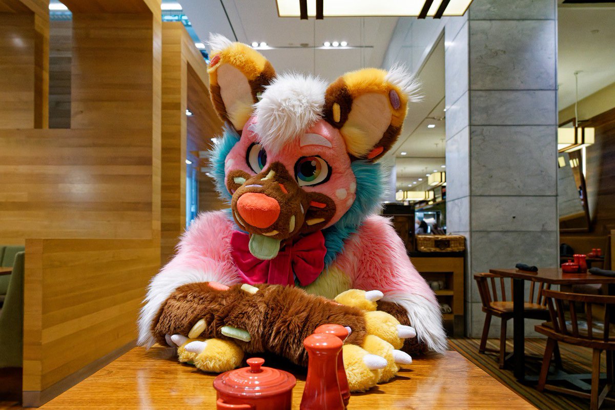 sprinkle_dog's tweet image. pov: it’s the first date and he just ordered everything on the dessert menu 🤩🩷
#FursuitFriday
📸 @CornchipYap