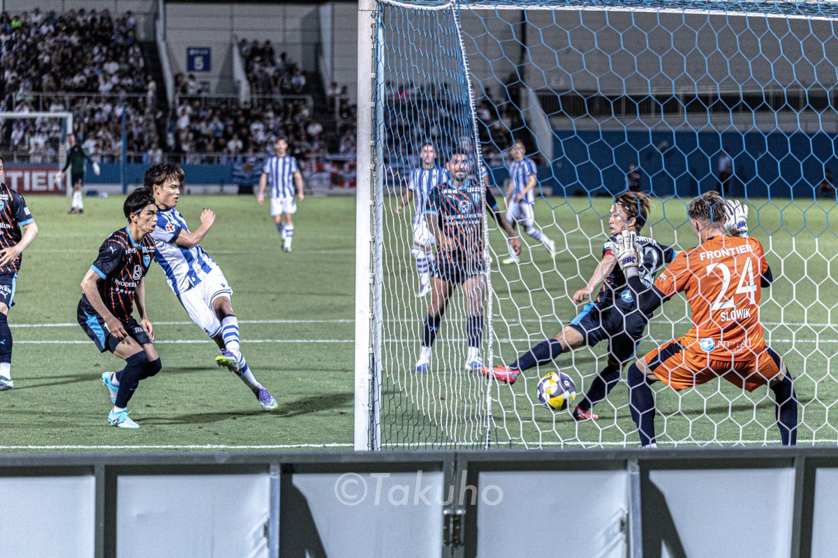 ta9ho_yokohama's tweet image. 久保のシュートをファインセーブ。
横浜の救世主になれるか。
#yokohamafc #ヤクブスウォビィク