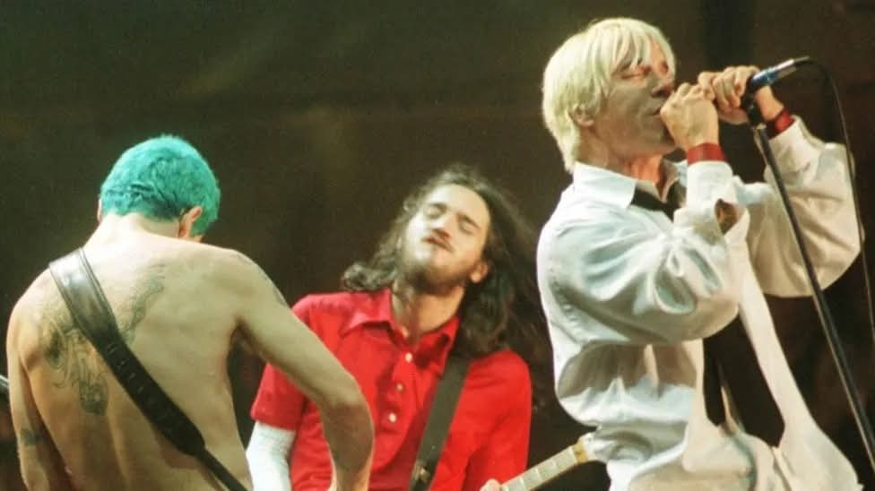 ChiliPeppersArg's tweet image. ✳️ El 25 de julio de 1999, hace ya 26 años, Red Hot Chili Peppers se presentó en el festival Woodstock celebrado en Rome, Nueva York 🇺🇸, que fue realizado con el fin de conmemorar los 30 años de su primera edición en 1969.
🌶 Gracias al éxito mundial dado por Californication,…