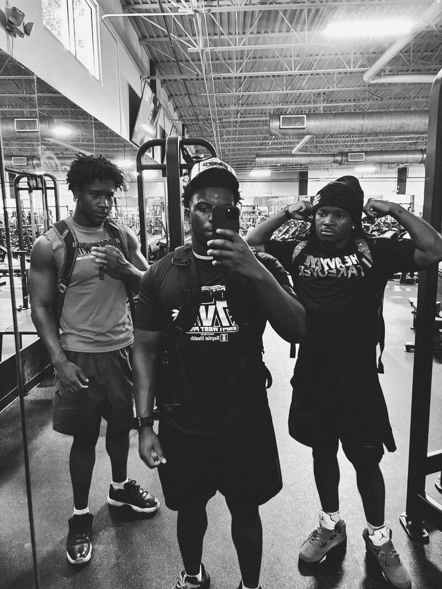 Terriel Harmon jr (@relharmon_) on Twitter photo #moneyyear #moneyyear