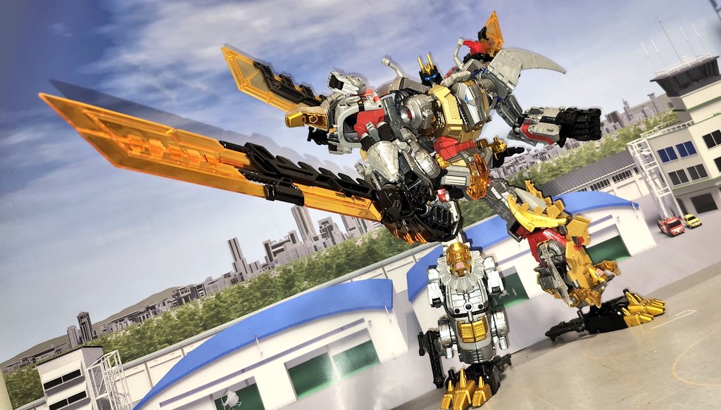 SLOG_SLUDGE's tweet image. #ジェネレーションセレクト/ボルカニカス(PerfectEffectアドオン付)
アドオンで胴体の変形パターンが変更になっていて両肩が外に張り出してる感じと腰が細い感じが解消されてます。
これでかなり遊びやすい。
更にジェネセレの追加パーツも盛ってるます
#TFTOYの面白さを伝え隊
#トランスフォーマー