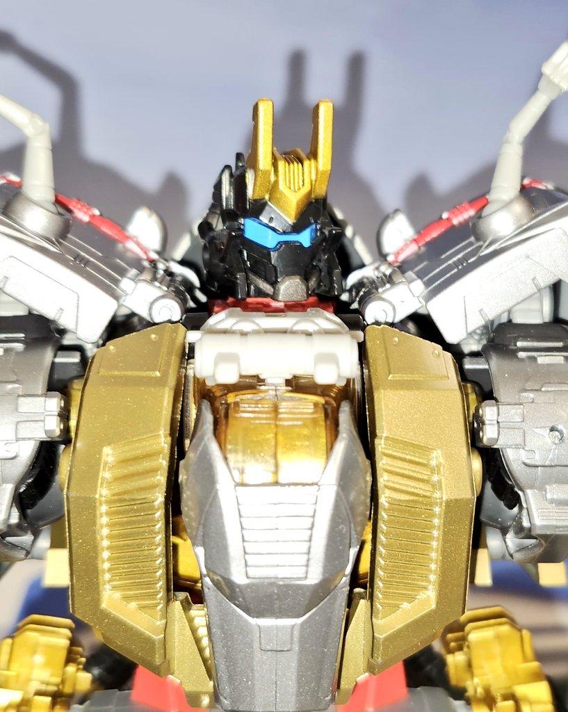 SLOG_SLUDGE's tweet image. #ジェネレーションセレクト/ボルカニカス(PerfectEffectアドオン付)
アドオンで胴体の変形パターンが変更になっていて両肩が外に張り出してる感じと腰が細い感じが解消されてます。
これでかなり遊びやすい。
更にジェネセレの追加パーツも盛ってるます
#TFTOYの面白さを伝え隊
#トランスフォーマー