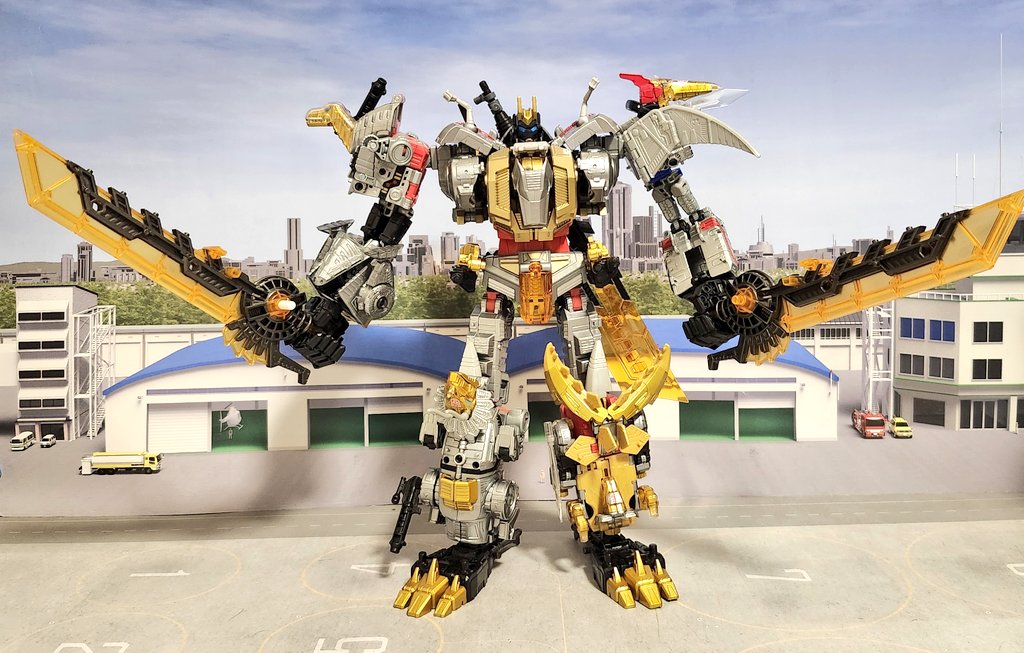SLOG_SLUDGE's tweet image. #ジェネレーションセレクト/ボルカニカス(PerfectEffectアドオン付)
アドオンで胴体の変形パターンが変更になっていて両肩が外に張り出してる感じと腰が細い感じが解消されてます。
これでかなり遊びやすい。
更にジェネセレの追加パーツも盛ってるます
#TFTOYの面白さを伝え隊
#トランスフォーマー