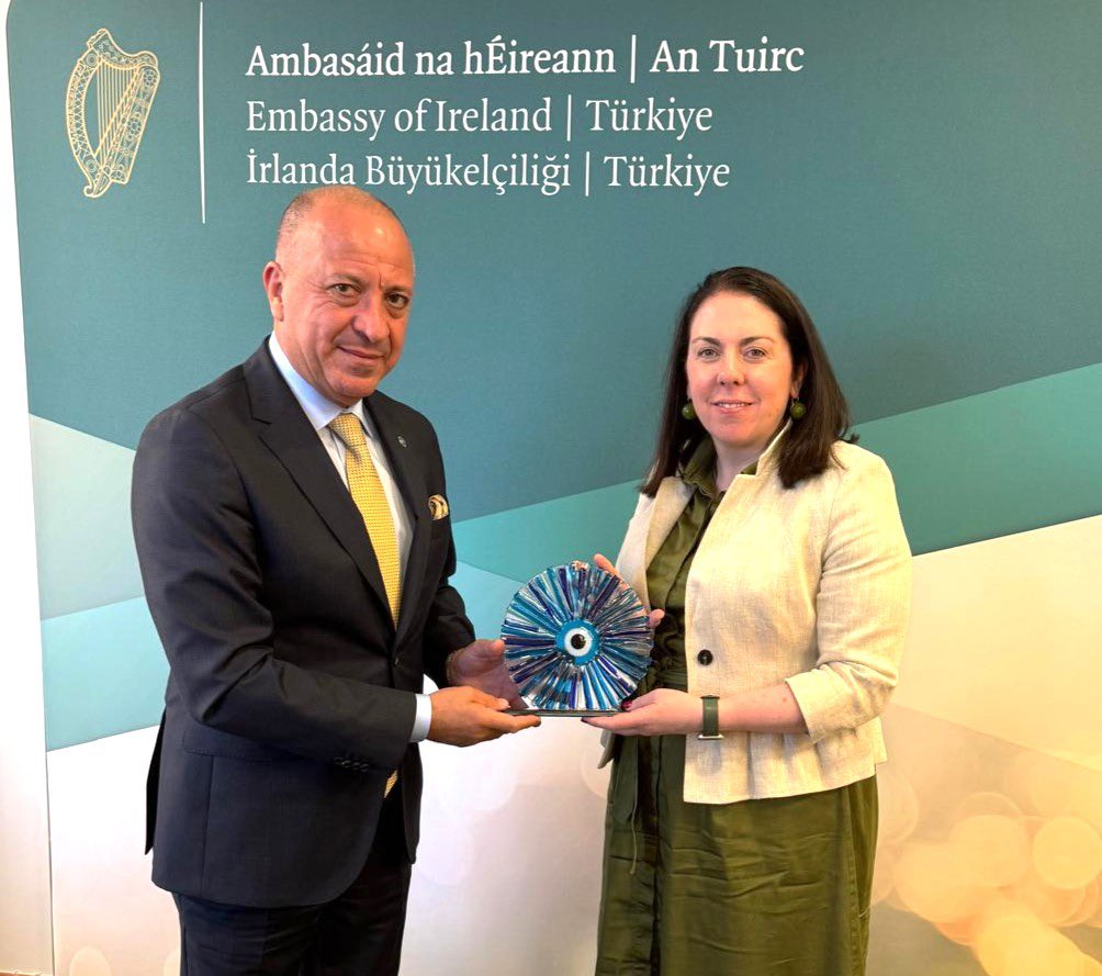 İrlanda'nın Ankara Büyükelçisi Sayın Clare Brosnan’ı ziyaret ettik.

Türkiye ve İrlanda arasındaki ekonomik ilişkilerin geliştirilmesi ve Büyükelçilik ile Odamız arasında “Yatırım ve İş Birliği Fırsatları” temalı ortak toplantı düzenlenmesi üzerine bir görüşme gerçekleştirdik.