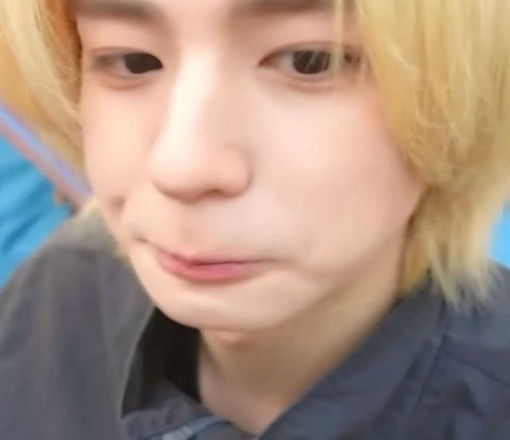 myungfourz's tweet image. taking screenshots of leehan is so fun bc you'll get pics like these 😭😭