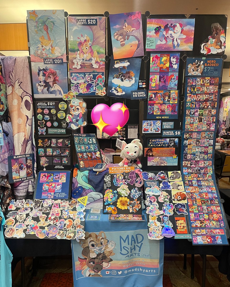MADSHYARTS's tweet image. Morning everypony! I’m all set up for @TrotCon ! Come scoop the cute! #mlp