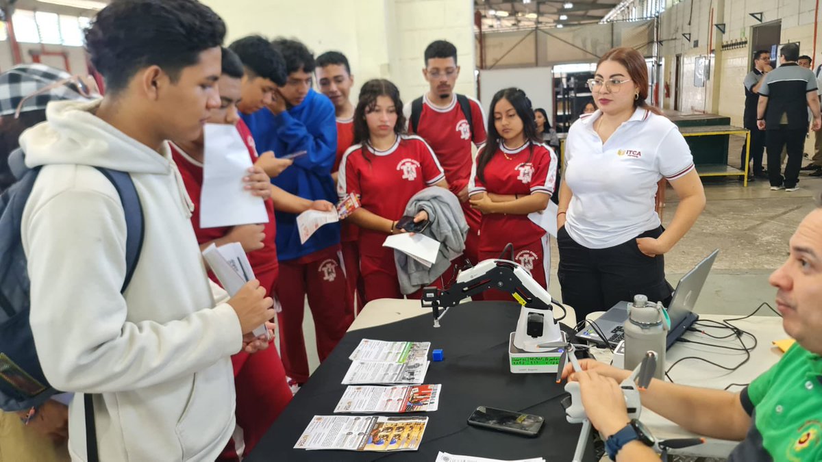 Christian Aparicio (@christ_aparicio) on Twitter photo Arrancamos día 2 de #SumateALaU, Desafío STEAM, Mujeres en Ciencia. En las instalaciones de <a href="/ITCAfepade/">ITCA-FEPADE Oficial</a> Santa Tecla, ven en familia y conoce toda la oferta académica pública y privada a nivel nacional. Arrancamos día 2 de #SumateALaU, Desafío STEAM, Mujeres en Ciencia. En las instalaciones de <a href="/ITCAfepade/">ITCA-FEPADE Oficial</a> Santa Tecla, ven en familia y conoce toda la oferta académica pública y privada a nivel nacional.