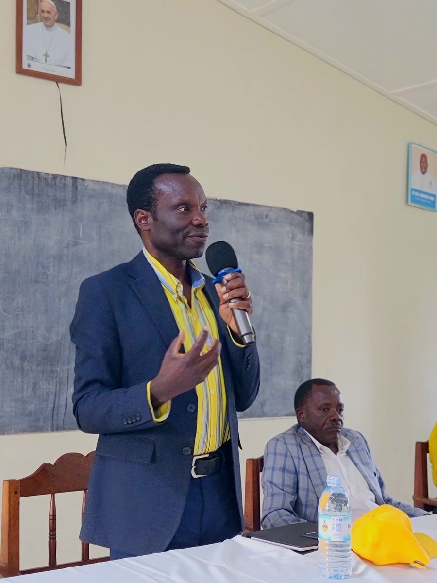 AchomEmily's tweet image. What sets him apart is his quiet consistency and grassroots-centered leadership style. He's got a proven track record from founding Soroti Municipal SS (where half the students studied on bursary) to setting up savings groups that revived village economies. #CalvinforEastern