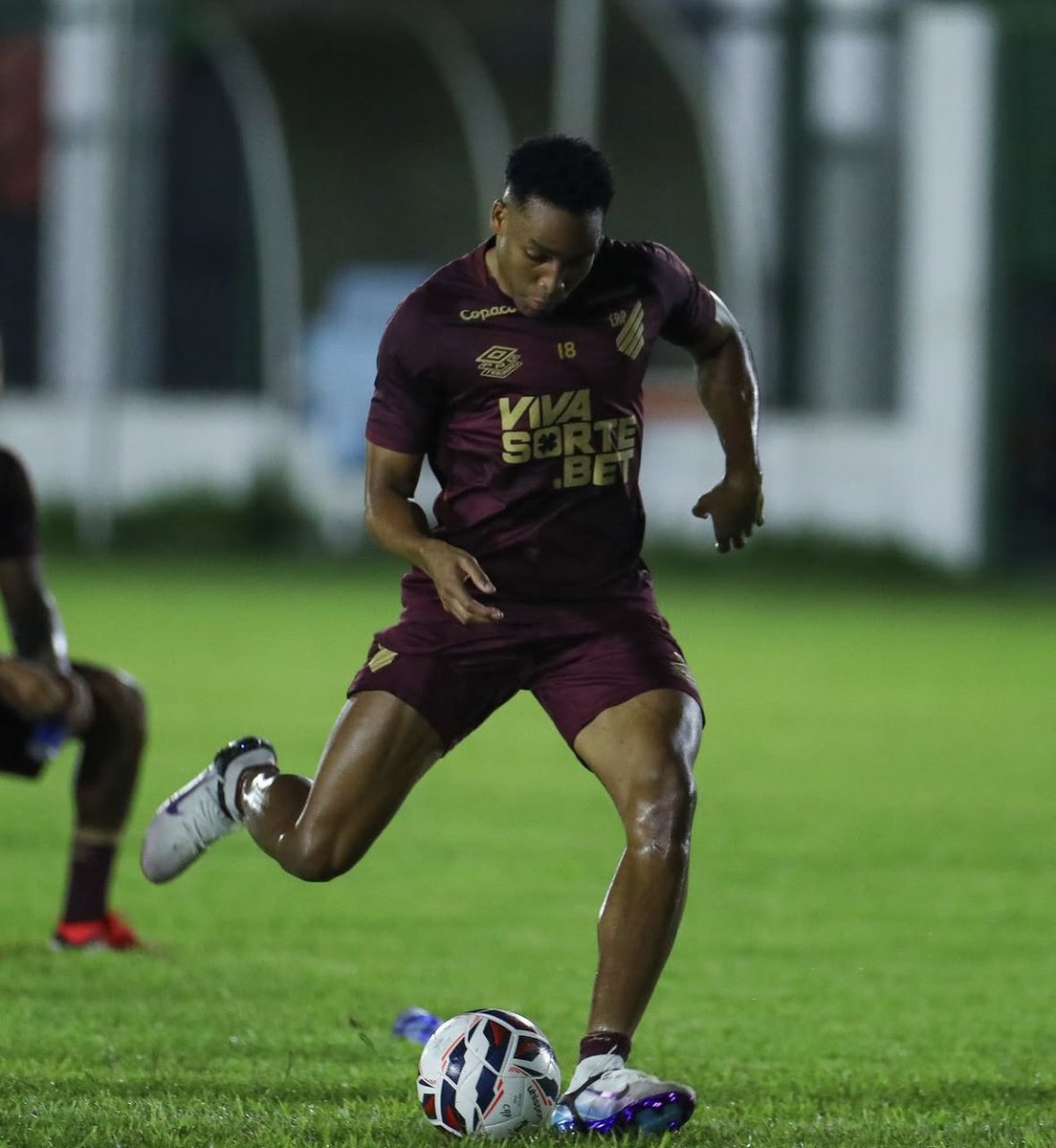 CLMerlo's tweet image. 🚨El lateral colombiano Hayen Palacios llegó a un acuerdo verbal para jugar en Nacional de Uruguay.
*️⃣Athlético Paranaense lo cede a préstamo por un año y con opción de compra.
ℹ️Junto a @JulianCaperaB. #TratoHecho